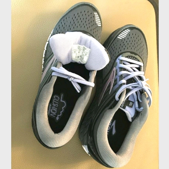 Brooks Sneakers🛍 - Picture 2 of 10